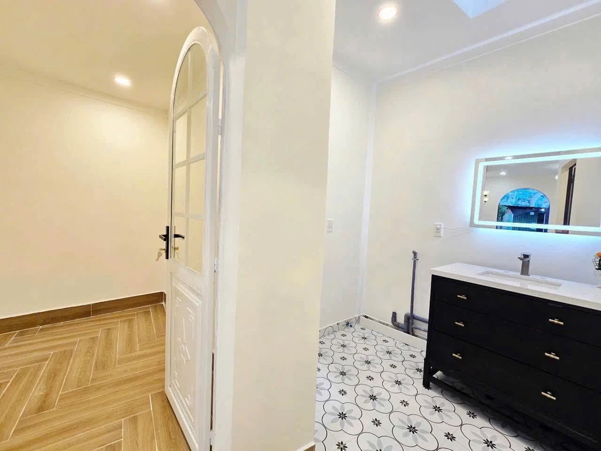 Bán nhà mặt tiền kinh doanh 81.6m² tân cổ điển 2.35 tỷ - Ảnh thu nhỏ 2