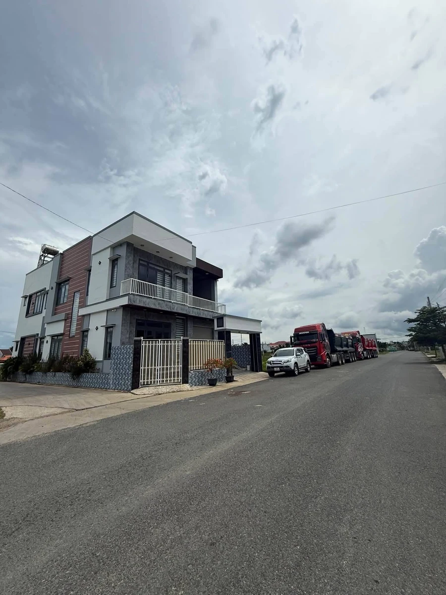 Nhà 2 mặt tiền Đơn Dương, Lâm Đồng, 210m², 3PN, 5.7 tỷ - Ảnh 1