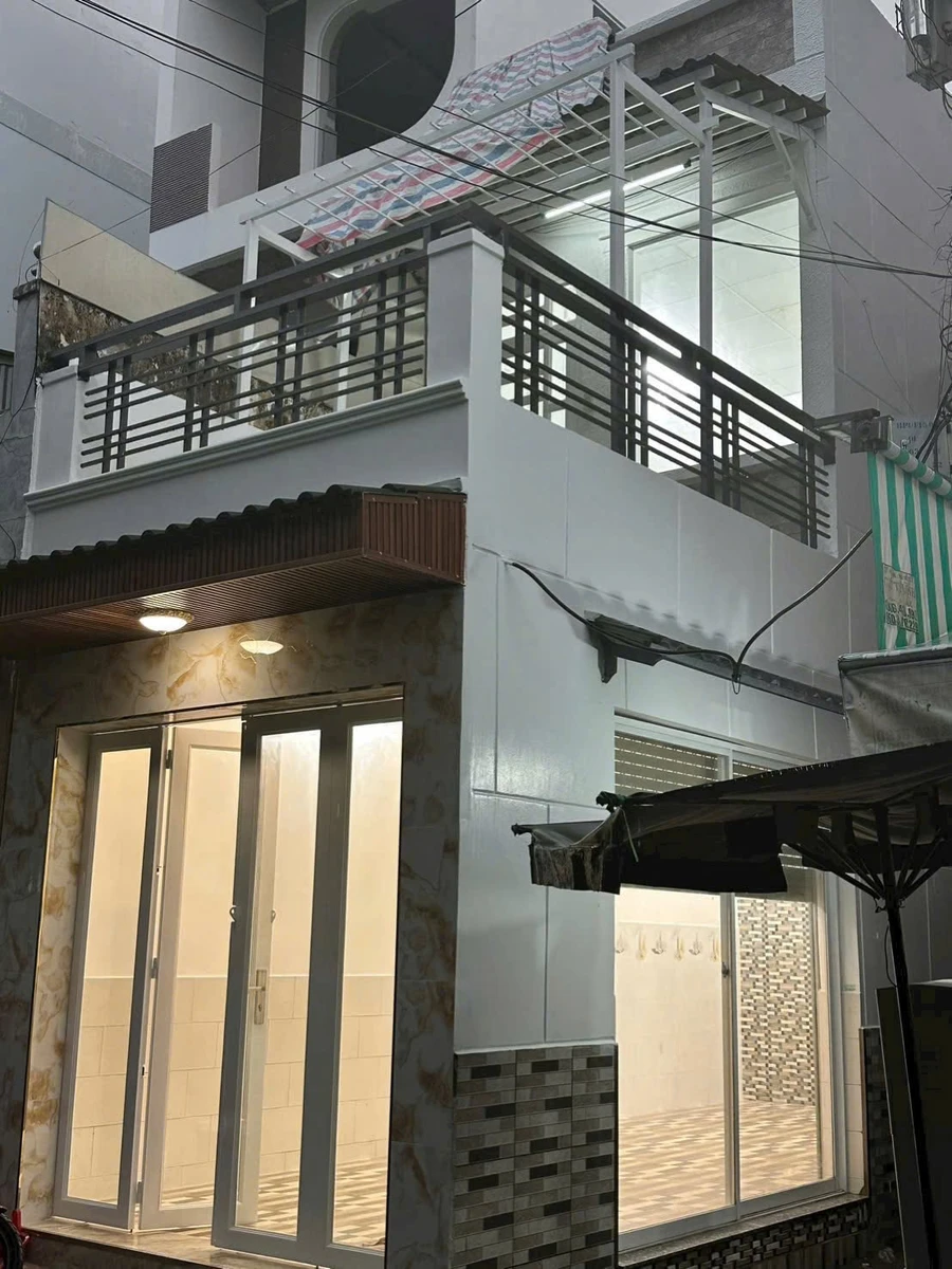 Bán nhà 2 tầng mặt tiền kinh doanh góc chợ, 45m², 2PN, Quận 8 - Ảnh 1