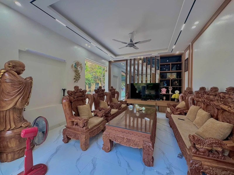 Nhà bán 3,5 tầng 80m2 4 phòng ngủ Phường Đông Hương