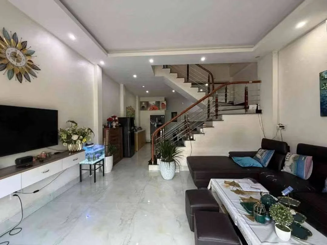 Nhà 3 tầng 50m2 gần Trường Ngô Quyên, giá trên 3 tỷ - Ảnh 1