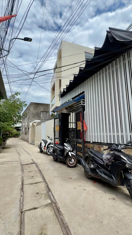 Bán nhà 3 mặt tiền 77.8m2 Phan Bội Châu Diên Khánh 2.1 tỷ