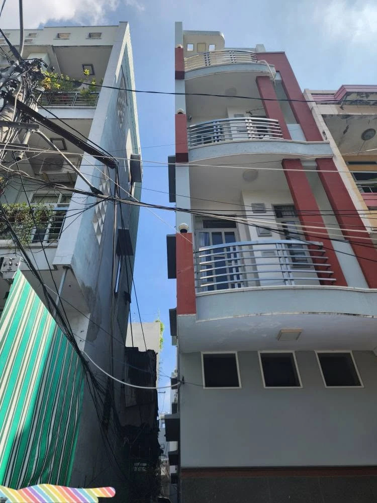Bán nhà 3 tầng mặt tiền 42m² chợ Đầm, 4 tỷ 2 - Ảnh thu nhỏ 2