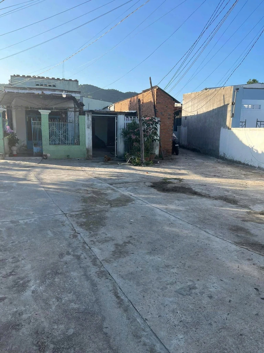 Bán nhà mặt tiền La Văn Cầu, Nam Nha Trang, 82m² giá 2,4 tỷ - Ảnh thu nhỏ 3
