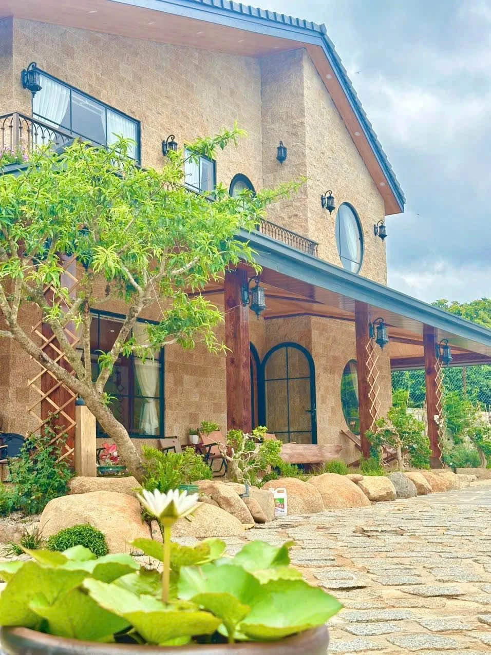 Bán biệt thự 2200m2 full nội thất tại D'ran, 10 tỷ - Ảnh 1