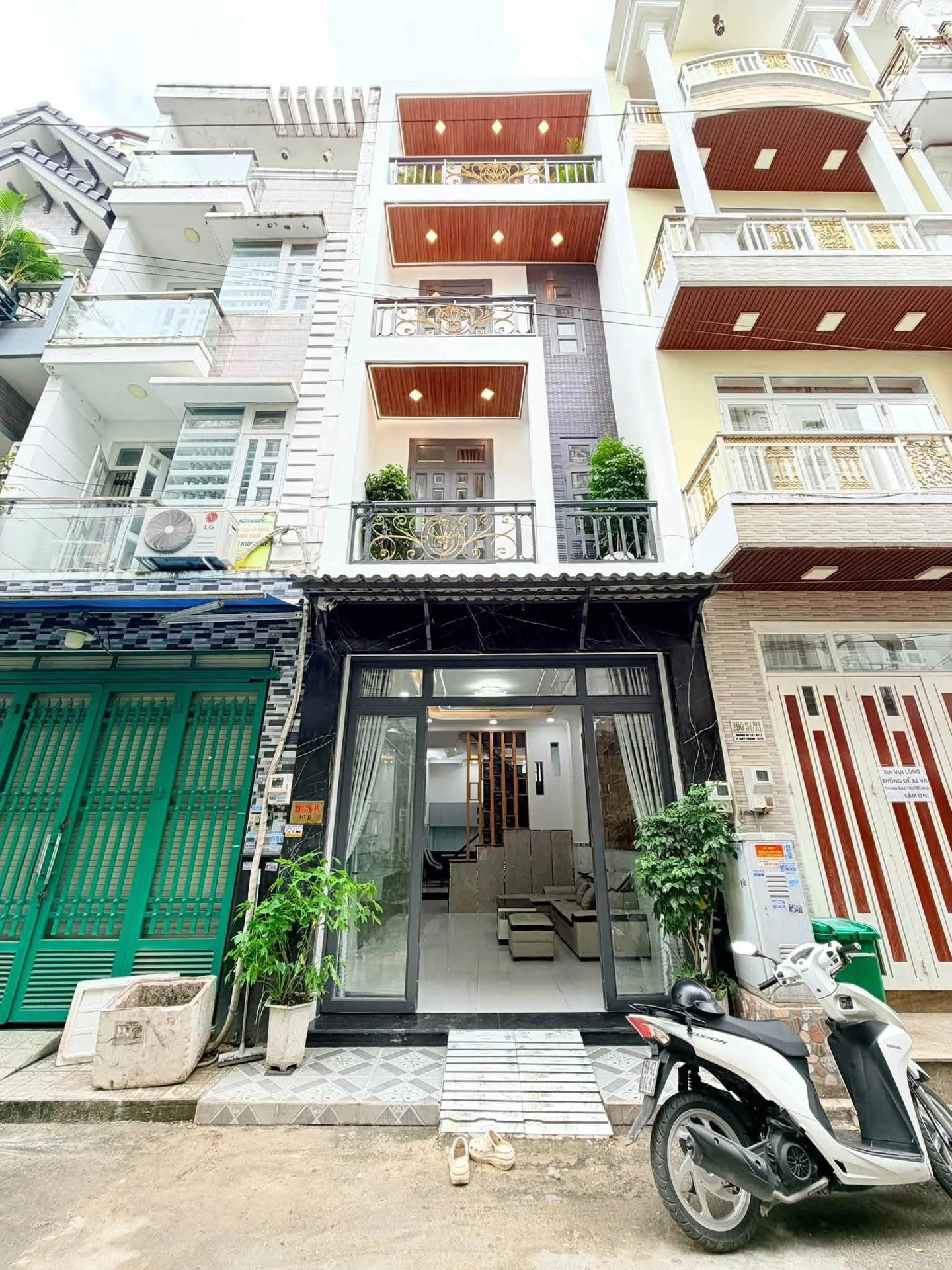 Bán nhà 4x13m 1 trệt 3 lầu 5PN đường Hiệp Thành 13, Quận 12, tặng full nội thất - Ảnh 1