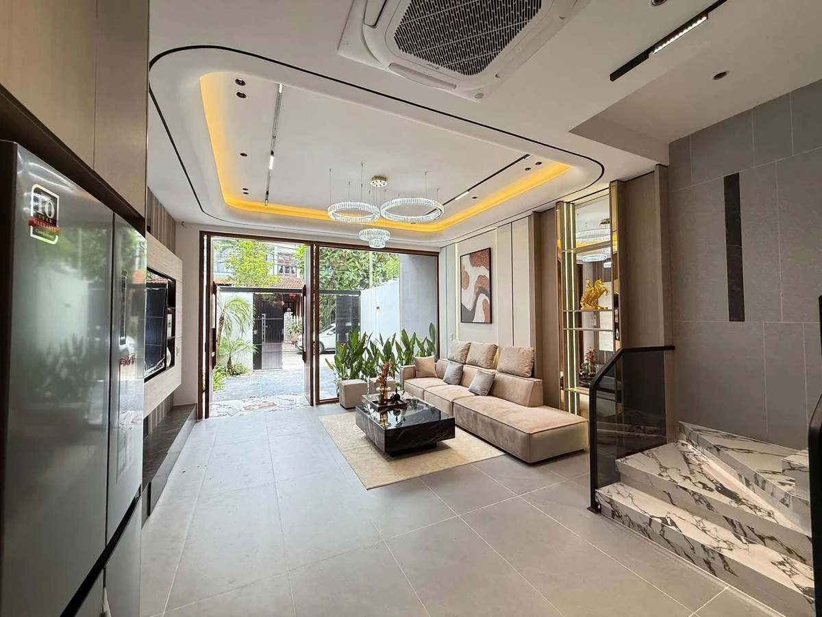 Nhà 3 tầng mặt tiền Hòa Xuân 100m2, dòng tiền 35tr/tháng - Ảnh thu nhỏ 4