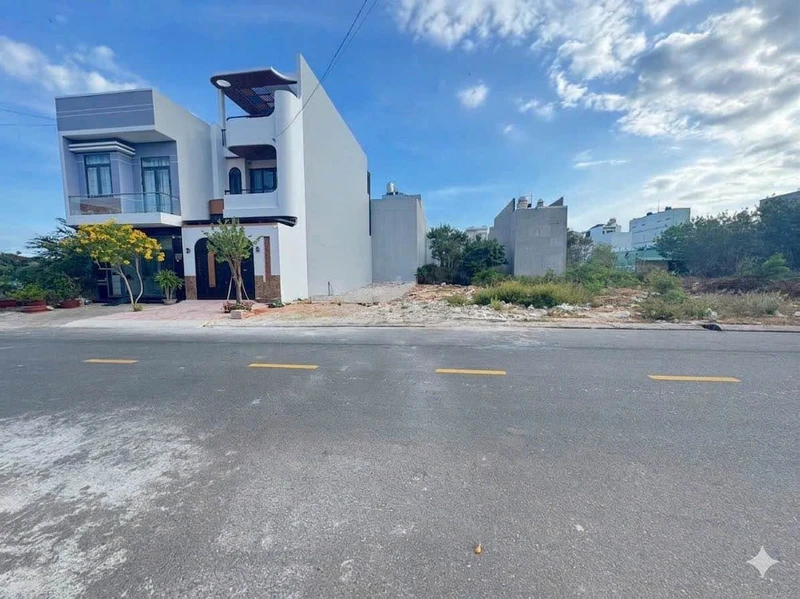 Bán lô đất 100m2 mặt tiền Đào Duy Tùng, Phan Thiết