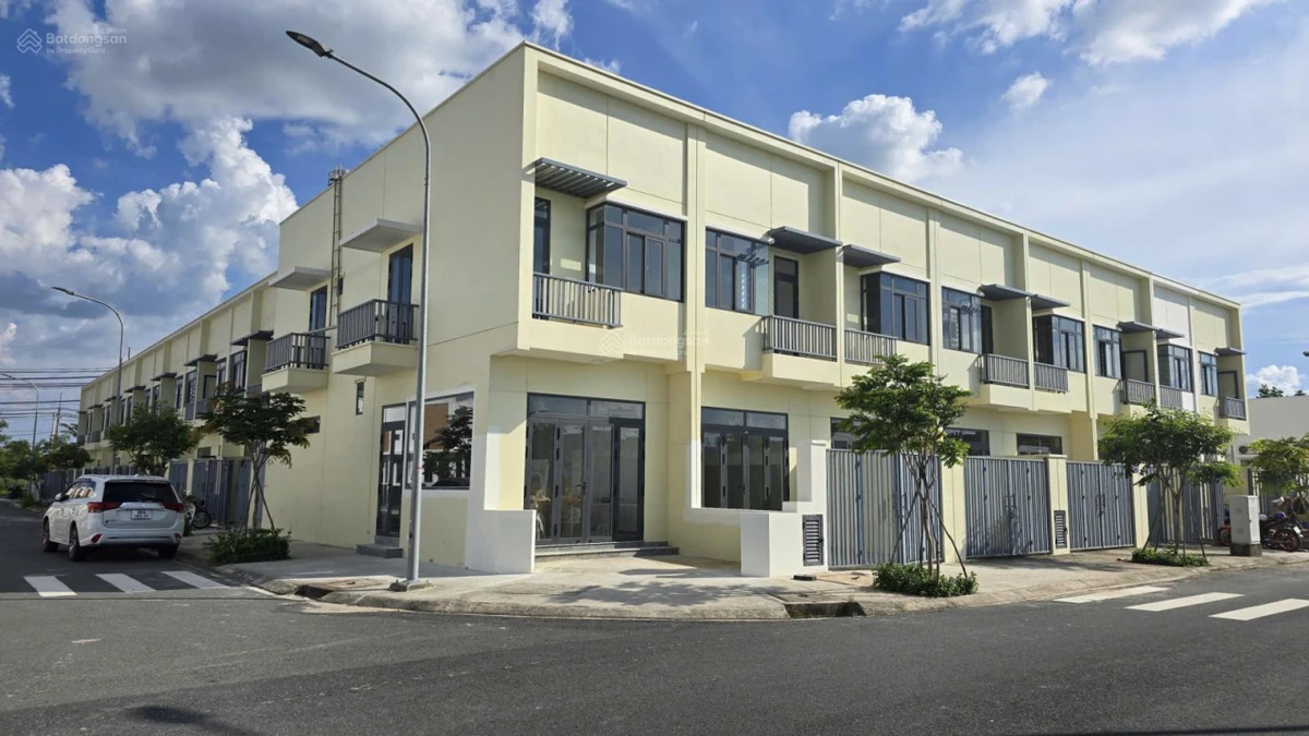 Nhà phố Phước Đông New City: Vốn từ 316tr thu về 8 - 14tr/tháng nhờ dòng tiền cho chuyên gia thuê - Ảnh 1
