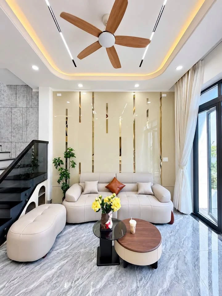 Bán nhà 1 trệt 1 lầu 3 phòng ngủ, 4,2x15m, hẻm xe hơi, Trảng Dài, Đồng Nai - Ảnh thu nhỏ 3