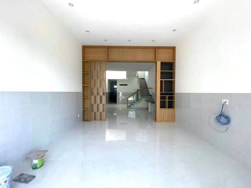 Bán nhà mới 1 trệt 1 lầu 3PN 96,4m2 đường Hùng Vương, Bà Rịa giá 3,5 tỷ - Ảnh thu nhỏ 3