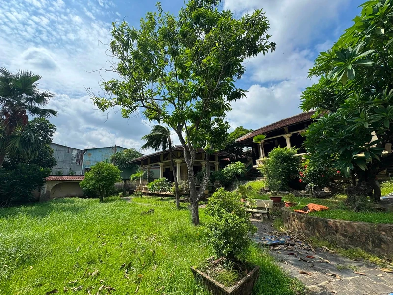 Bán nhà 1 trệt 1 lầu lửng mặt tiền Nguyễn Văn Linh, 90m2, trung tâm Phan Thiết 55mx5