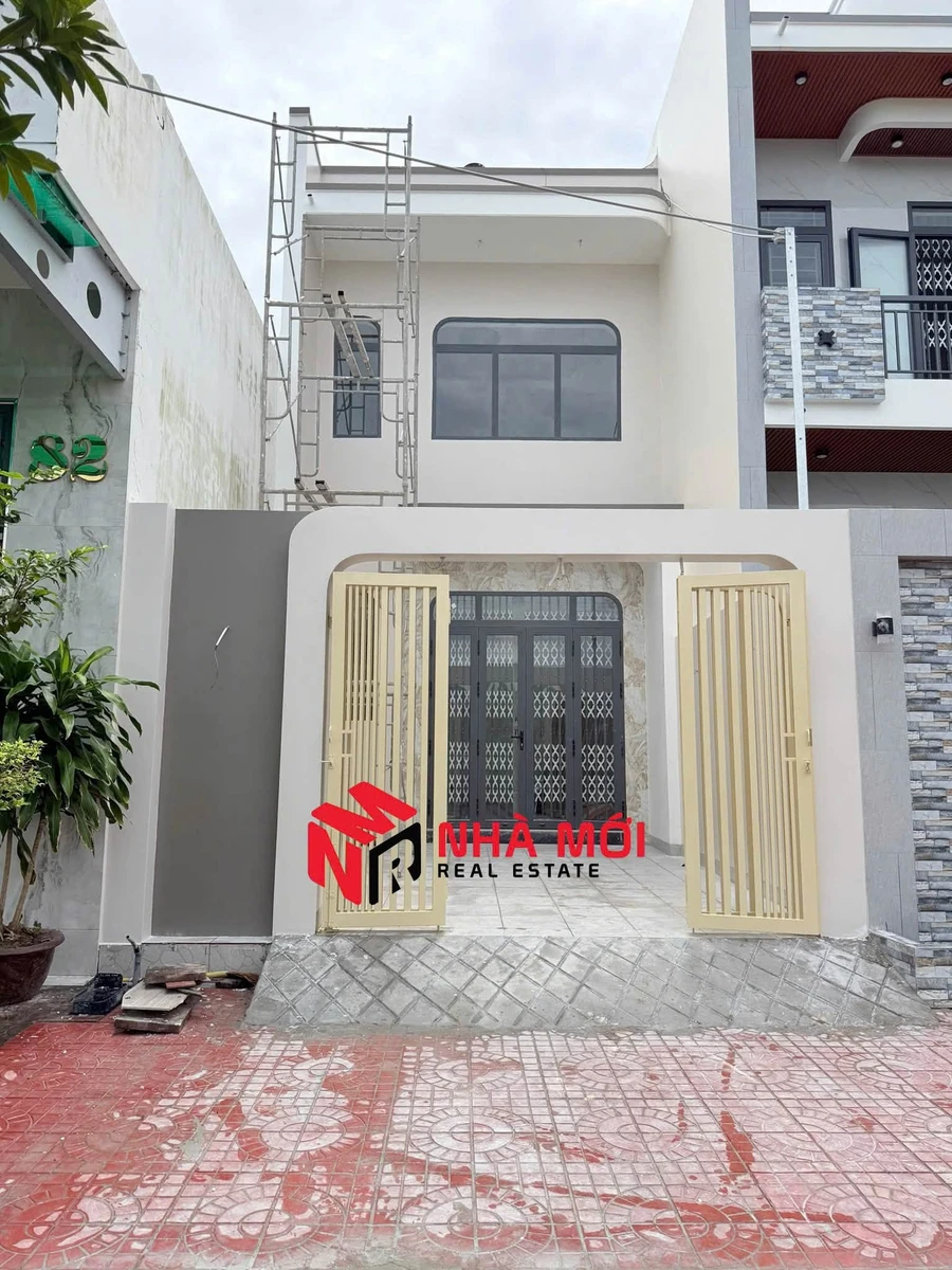 Bán nhà 1 trệt 1 lửng 3 phòng ngủ 90m2 KDC Tân Xuyên, Phường An Xuyên, Cà Mau giá 2,1 tỷ - Ảnh 1