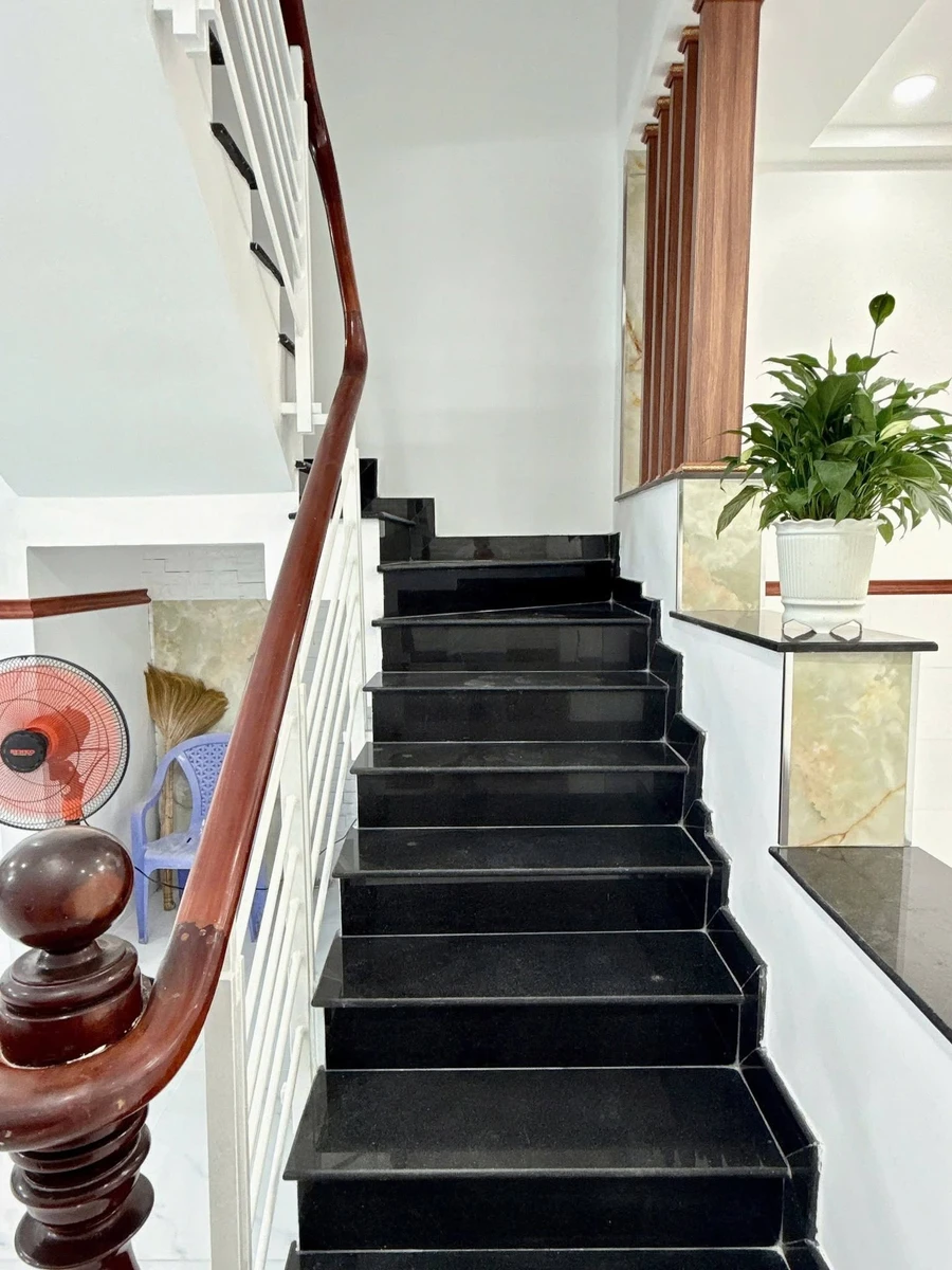 Bán nhà hẻm 1 trệt 2 lầu 4x16m, 4PN, sát chợ Bình Thành, Bình Tân, giá 5,1 tỷ - Ảnh thu nhỏ 3