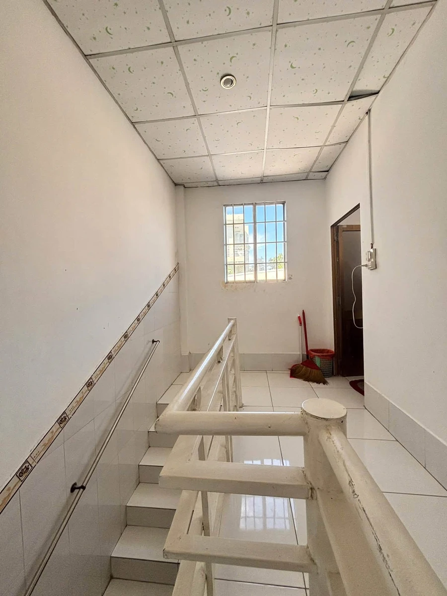 Bán nhà mặt tiền Nguyễn Trung Trực, An Hoà, Rạch Giá, ngay chợ Tắc Ráng, 4,5x16,95m - Ảnh thu nhỏ 4