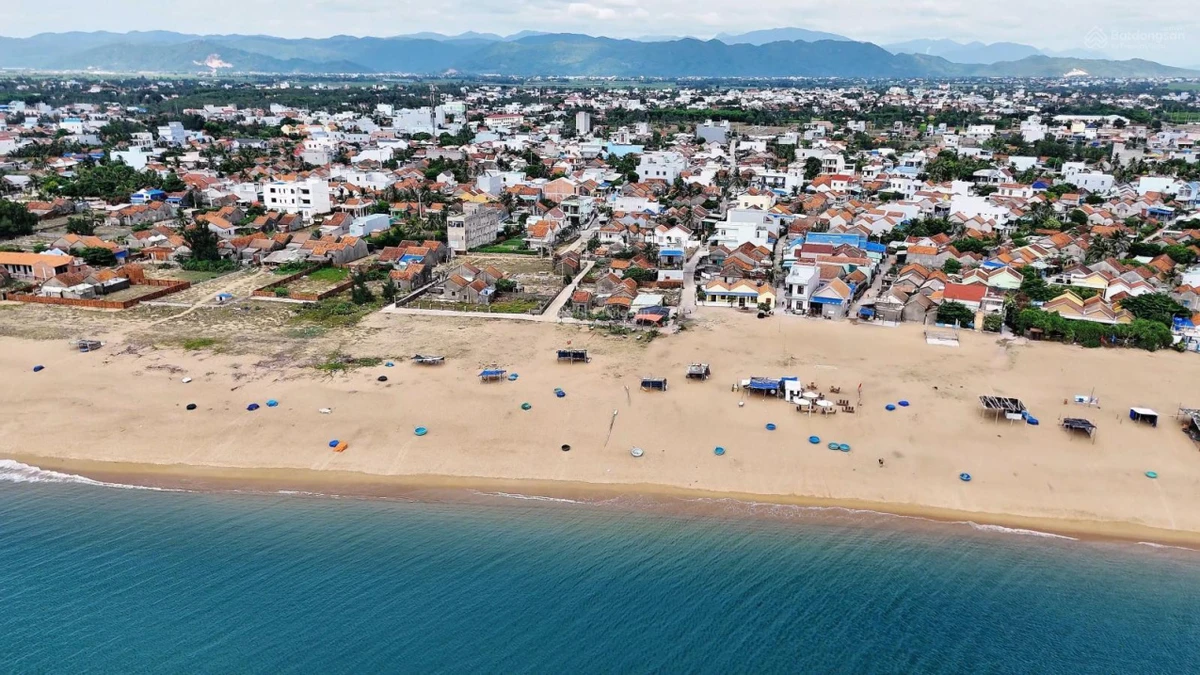 Cần bán lô góc ngã tư Đề Cua 200m2. Gần biển 150m. Gần sân bay 7km - Ảnh 1