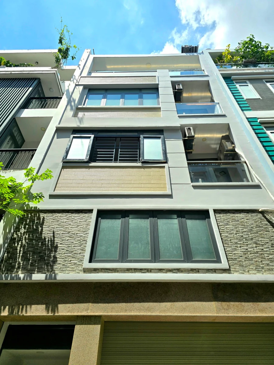 Bán nhà 5 tầng 52.2m² mặt tiền Lạc Long Quân Tân Bình 12 tỷ - Ảnh 1