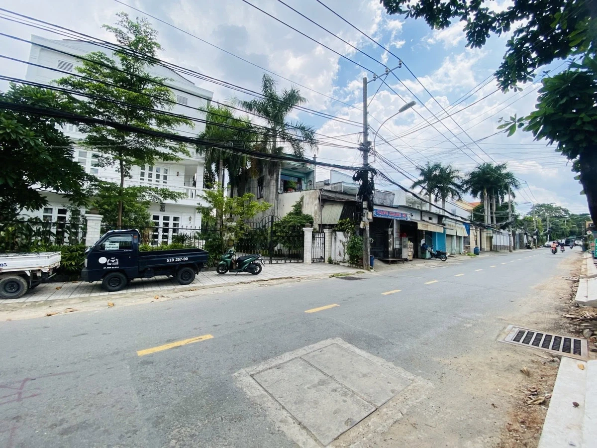 Bán biệt thự mặt tiền Nam Cao Q9, 1700m², 5 phòng ngủ, 48 tỷ - Ảnh 1