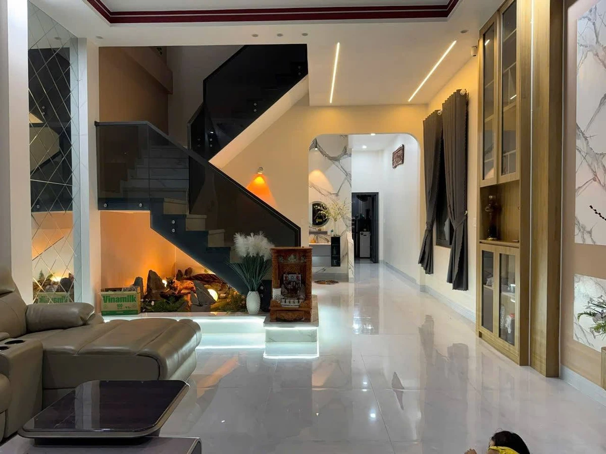 Bán nhà 3 phòng ngủ mặt tiền Nguyễn Hữu Cảnh Tân Phú 250m² 5 tỷ 5 - Ảnh thu nhỏ 3