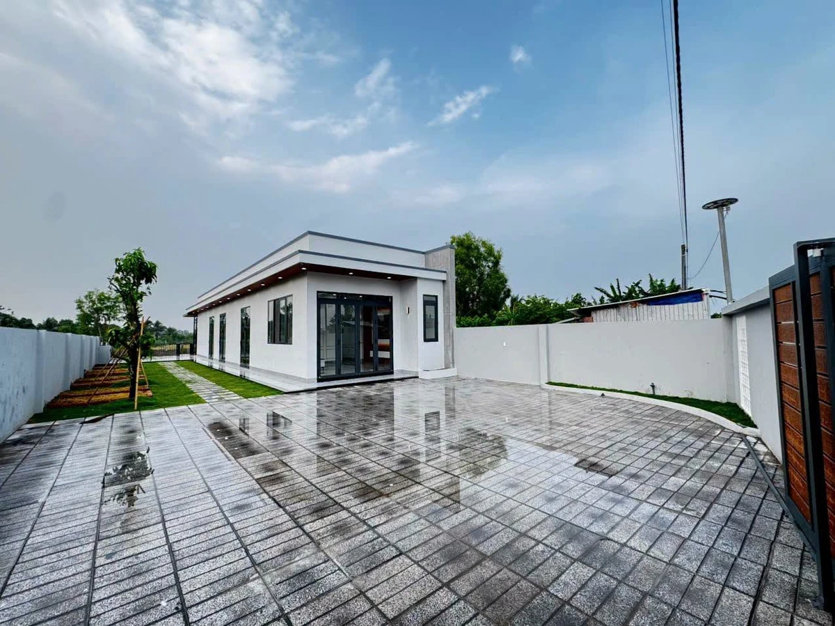 Bán nhà vườn 3 phòng ngủ mặt tiền kênh 638m² Rạch Giá - Ảnh 1