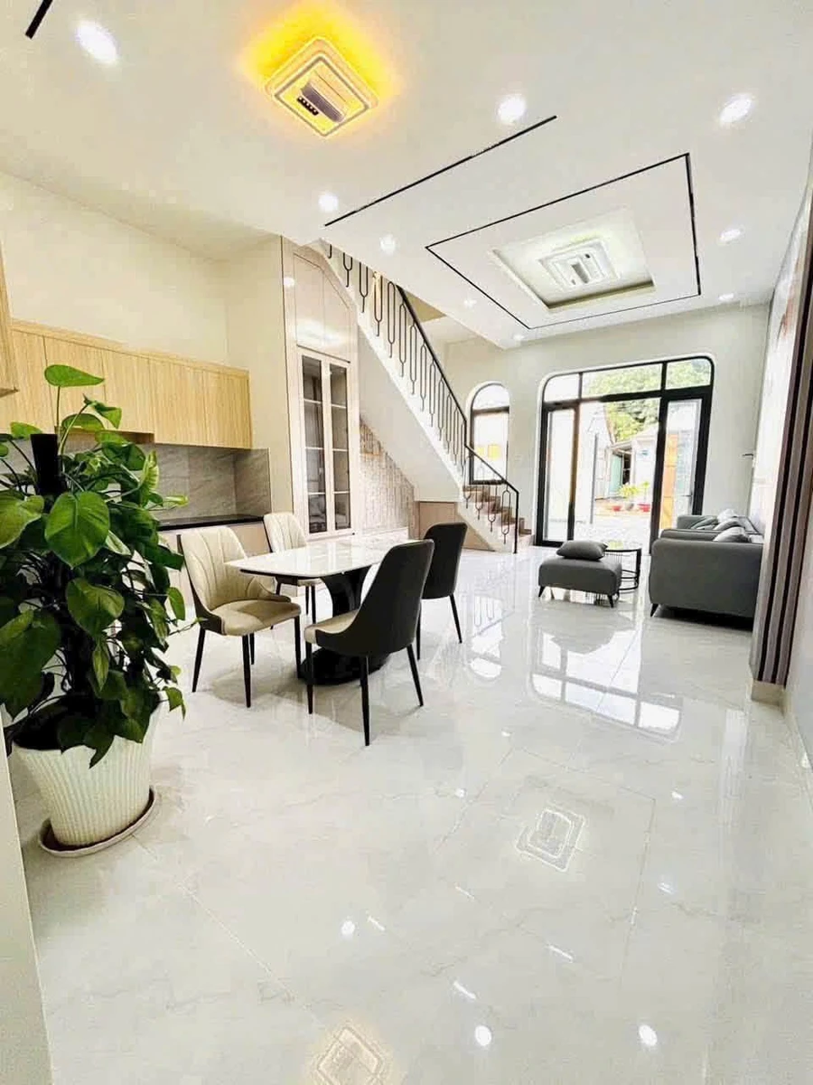 Bán nhà 1 trệt 2 lầu mặt tiền 90m² Bình Dương - Ảnh thu nhỏ 3
