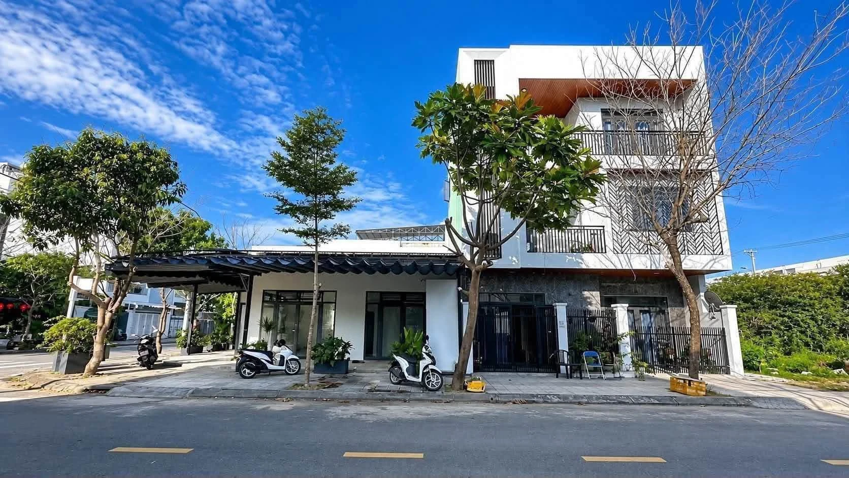 Bán nhà 3 tầng lô góc mặt tiền Hóa Xuân 168m² - Ảnh 1