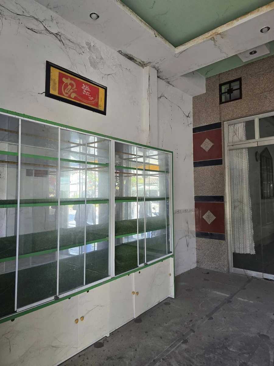 Bán nhà mặt tiền Nguyễn Trung Trực Rạch Giá 213.5m², 4PN 4WC - Ảnh thu nhỏ 2