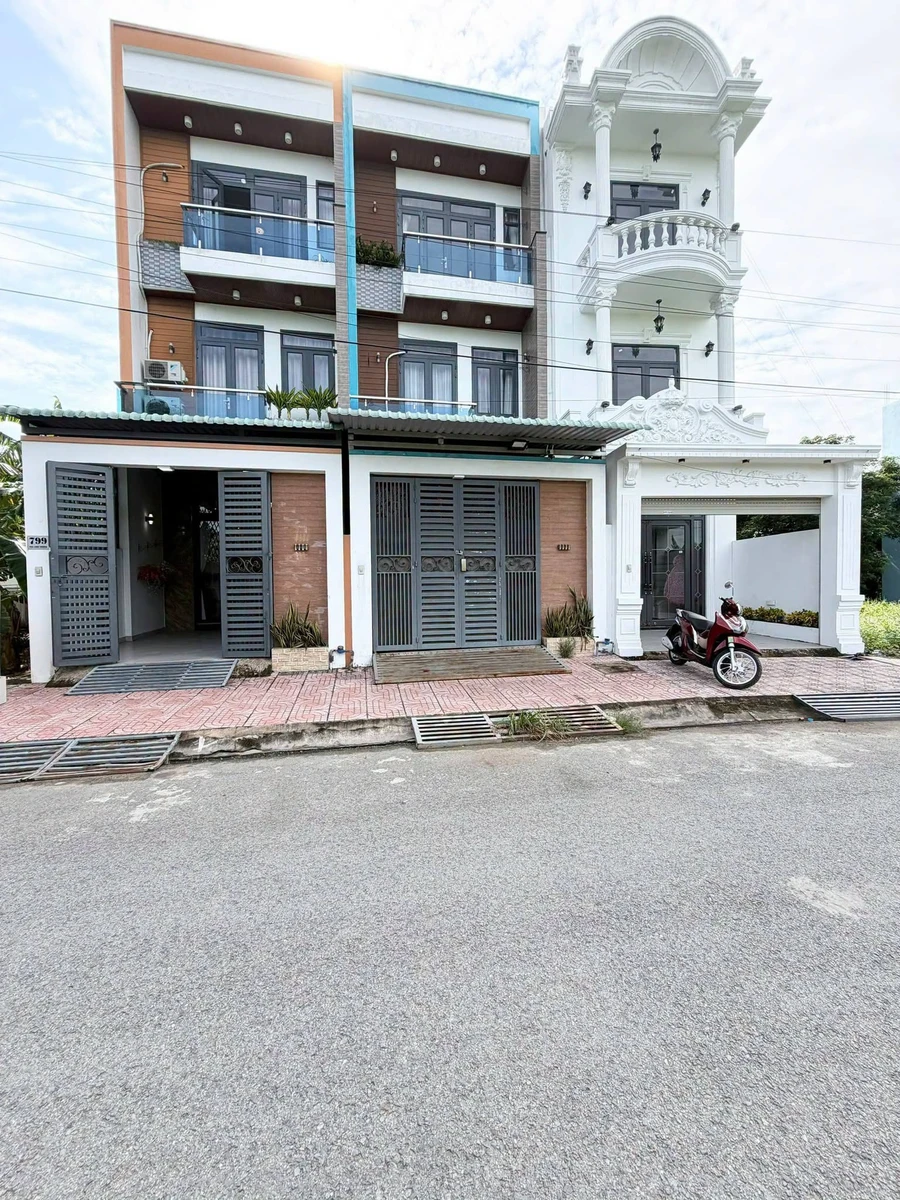Bán nhà 1 trệt 2 lầu 3PN, DTSD 144,8m2 gần chợ Long Thượng, Cần Giuộc - Ảnh 1