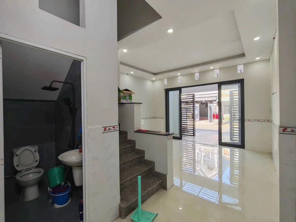 Bán nhà 1 trệt 1 lầu 5x15m mặt tiền đường số 7 KDC Trần Anh, Mỹ Hạnh Nam, Đức Hòa - Ảnh thu nhỏ 4