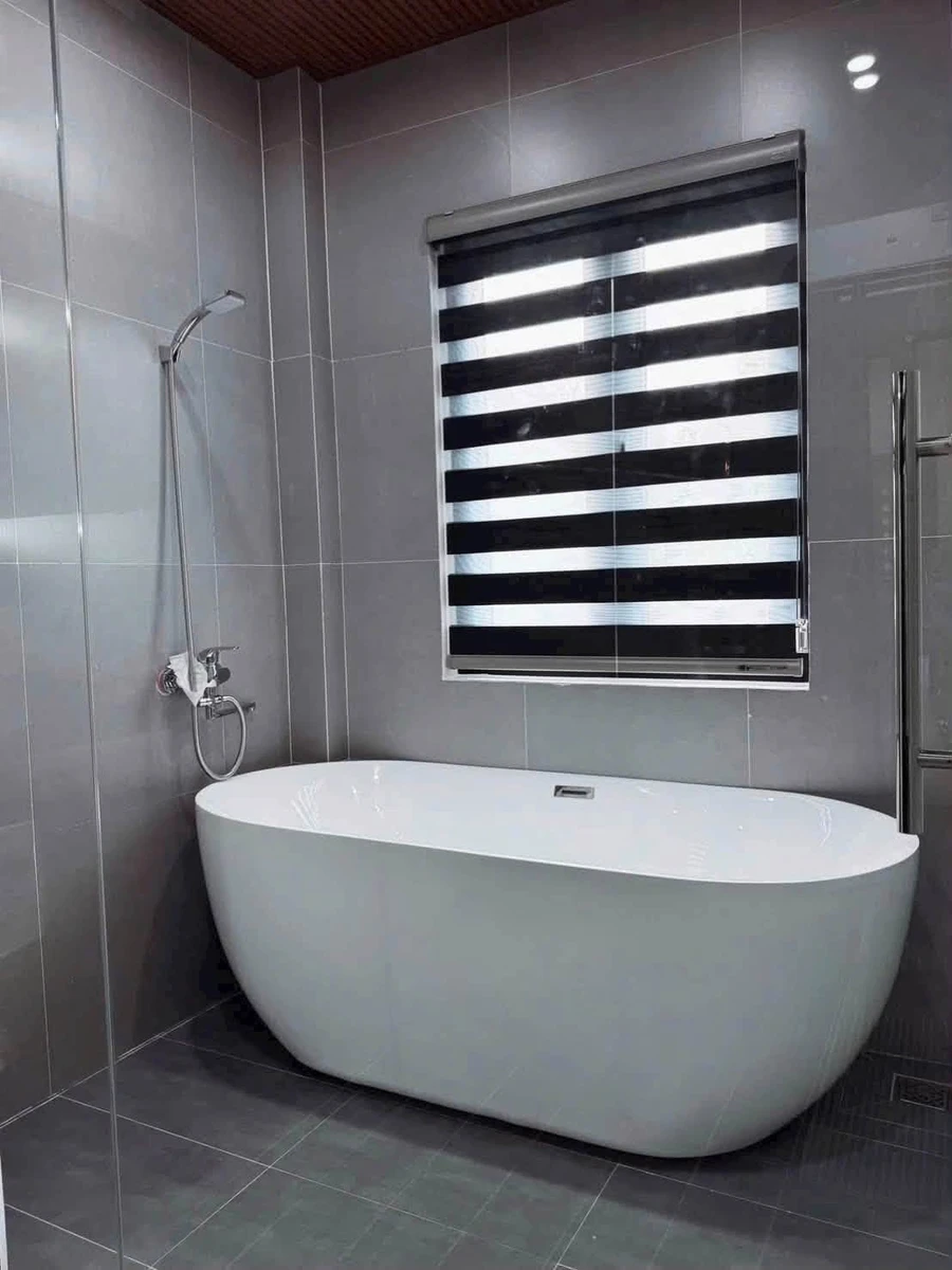 Bán nhà tân cổ điển 3 tầng 220m² mặt tiền Nguyễn Chích Đà Nẵng - Ảnh thu nhỏ 3