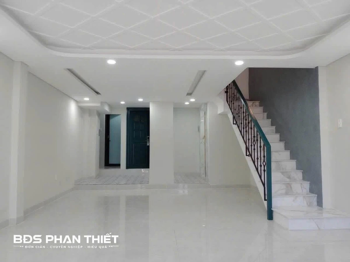 Bán nhà 1 trệt 3 lầu mặt tiền 90m², Phú Thủy - Ảnh thu nhỏ 4