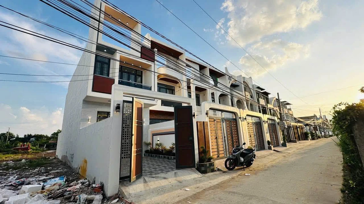 Bán nhà mặt tiền đường Bà Râm, 121m2, 1 trệt 1 lầu, 3PN, Phước Lý, Cần Giuộc - Ảnh thu nhỏ 2