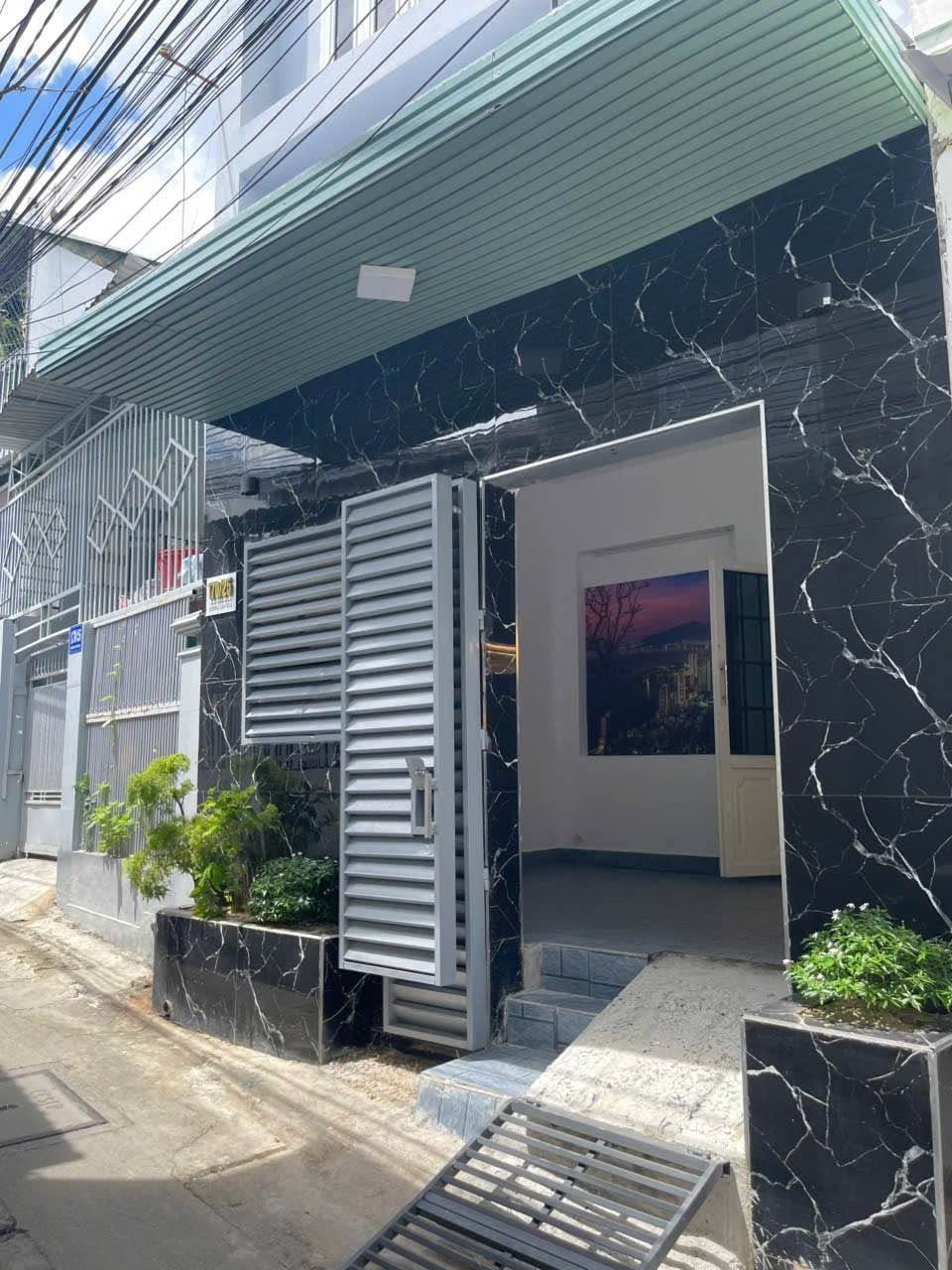Bán nhà hẻm Dương Văn Nga Nha Trang 42m² 2 PN 2,2 tỷ