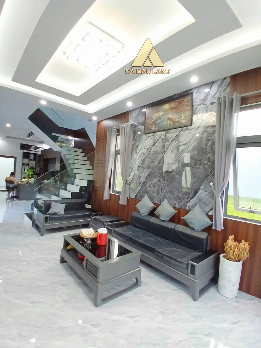Nhà 2 lầu 100m² hiện đại, 3 phòng ngủ, giá 3 tỷ Cà Mau - Ảnh 1