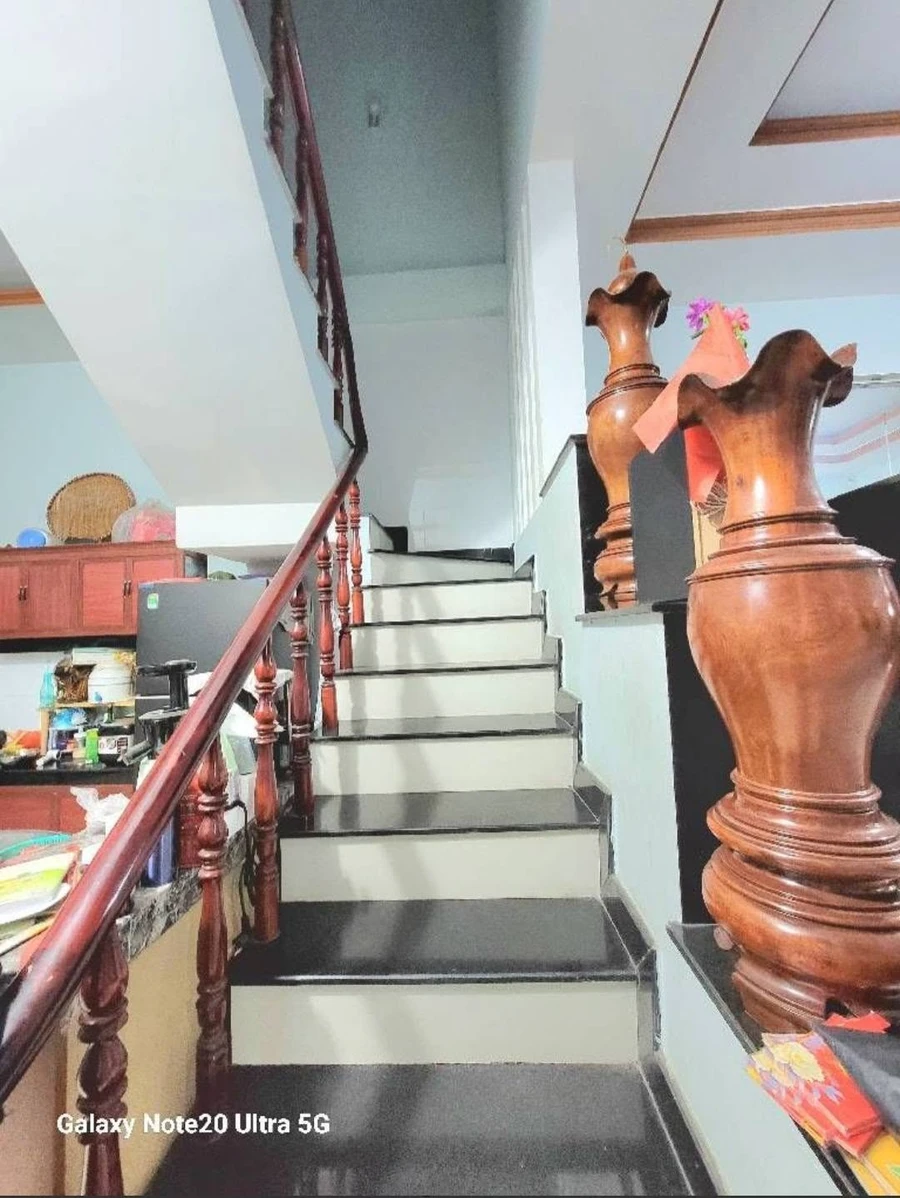 Bán nhà 2 tầng 79.5m2 thổ cư, 2PN, giá 4,5 tỷ gần đường Lê Hồng Phong, Dĩ An - Ảnh 1