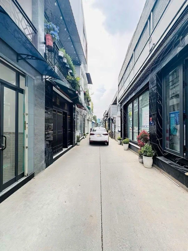 Bán nhà mặt tiền Huỳnh Tấn Phát Quận 7, 24.5m² có nội thất