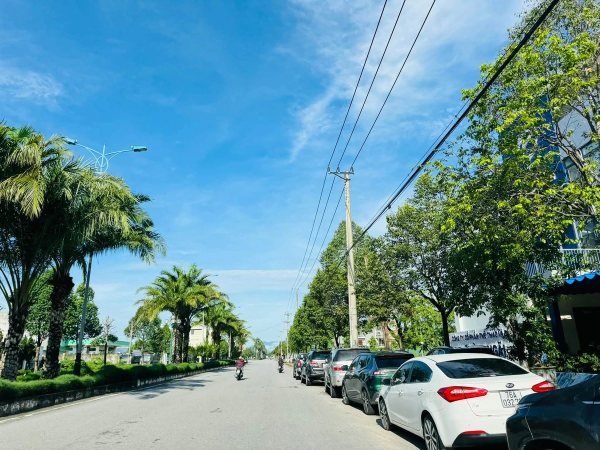 Bán lô đất biệt thự 200m2 mặt tiền đường Trường Chinh, Quảng Ngãi - Ảnh 1