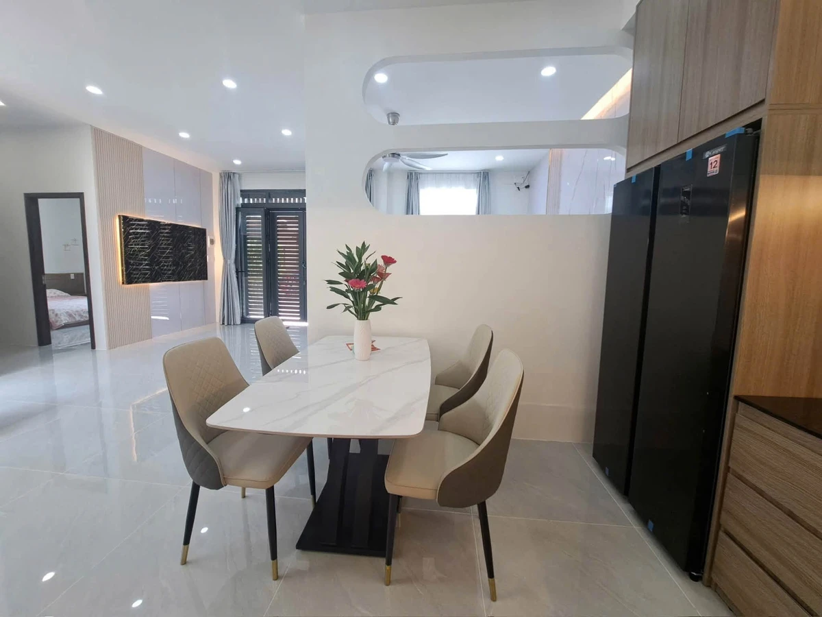 Bán nhà hẻm xe hơi mới xây 11x10m, 2PN, full nội thất, gần chợ Phú Hòa, Phú Lợi - Ảnh 1