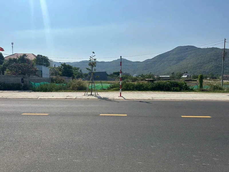 Bán lô đất 2.800m² mặt tiền Nguyễn Hữu Cảnh, Tân Hưng, Bà Rịa