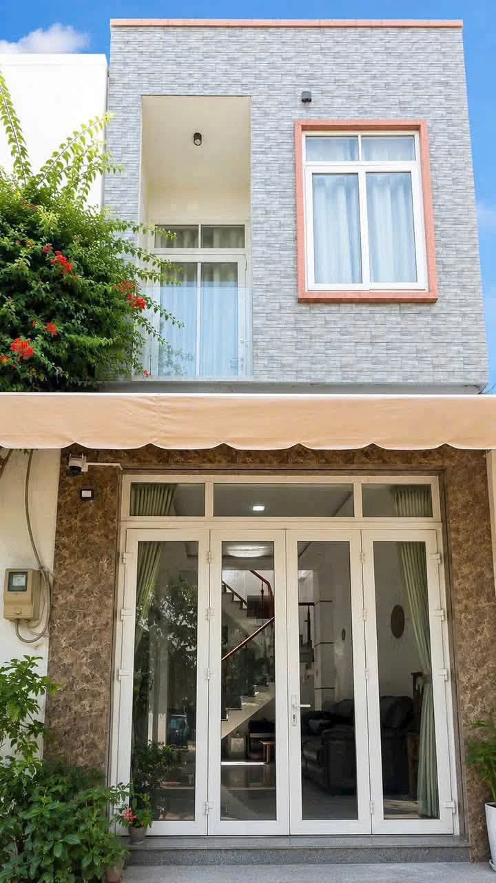 Bán nhà 1 trệt 1 lầu 2PN 100m² Quận 9 giá 4,3 tỷ - Ảnh 1
