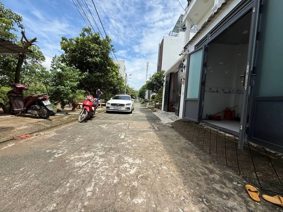 Bán nhà 3 tầng 51m2, 4 phòng ngủ, đường ô tô, Quận 9, giá 4,4 tỷ - Ảnh thu nhỏ 2