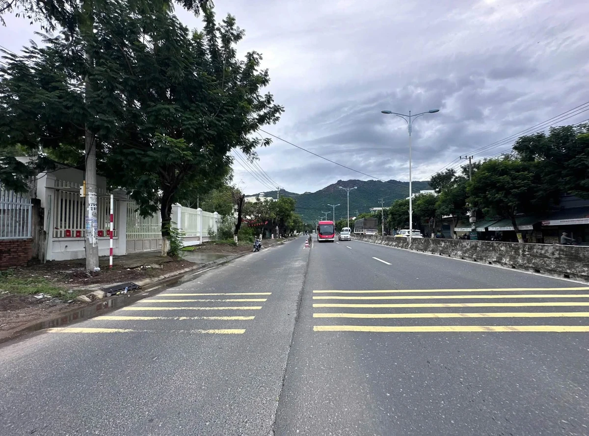 Bán lô đất mặt tiền Nguyễn Tất Thành, Nha Trang 15.000m2 - 180 tỷ - Ảnh thu nhỏ 5