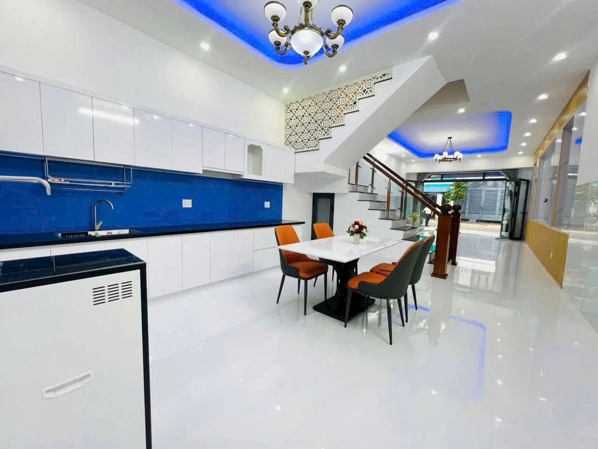 Bán nhà 1 trệt 1 lầu mặt tiền Lê Văn Lương, P. Long Tâm, TP. Bà Rịa, 5x20m, 4,2 tỷ - Ảnh thu nhỏ 4