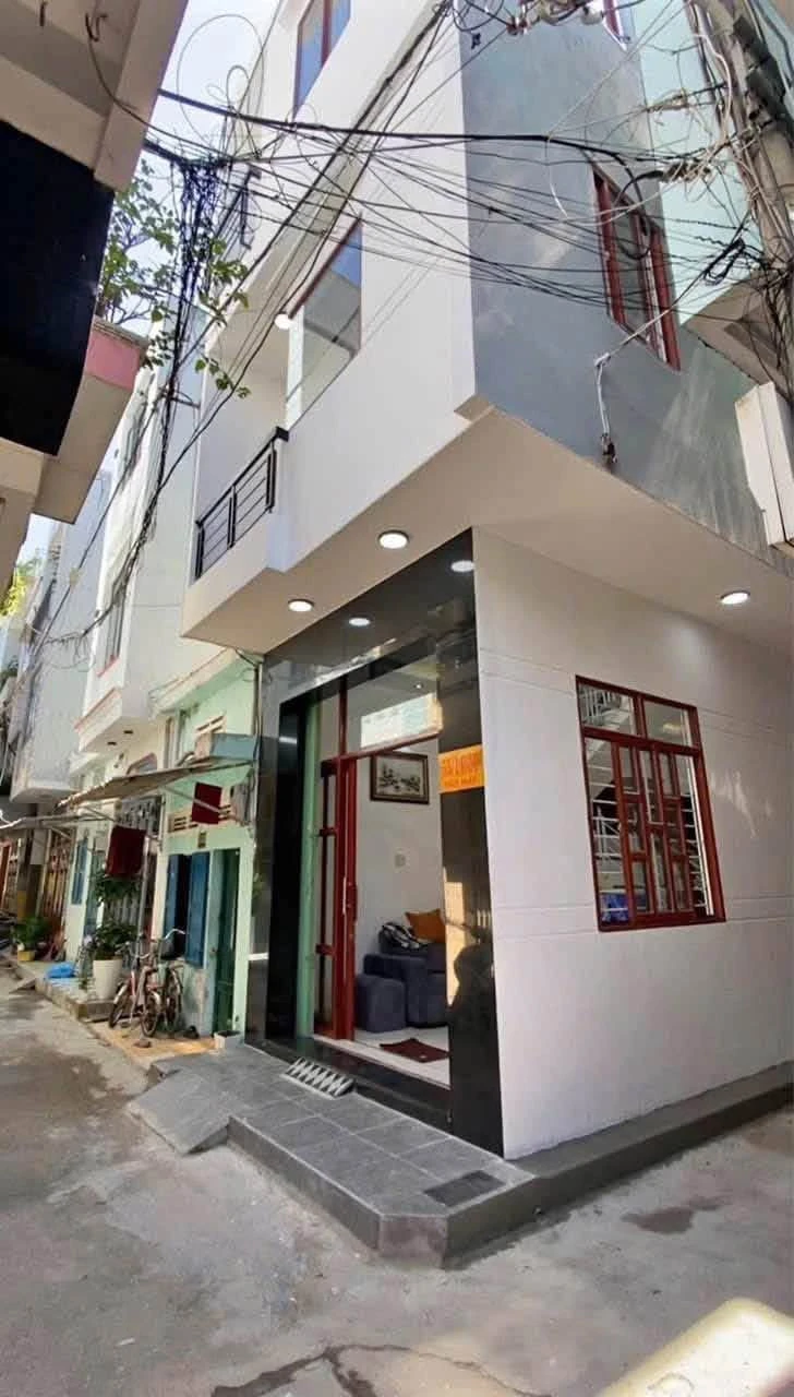 Bán nhà 3 tầng 4 phòng ngủ 110m2 Ngô Mây Quy Nhơn - Ảnh 1