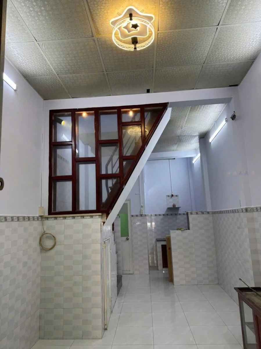 Bán nhà hẻm xe máy 2 tầng BTCT đường Võ Trường Toản, Quận 5, giá 3,5 tỷ - Ảnh 1