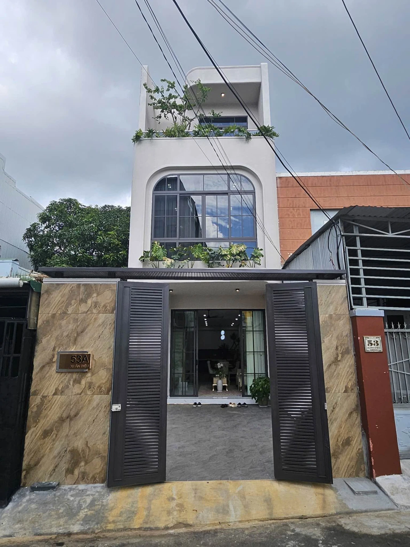Bán nhà 3 lầu mặt tiền Xuân Diệu, Tân Lợi, Buôn Ma Thuột, 4PN, full nội thất, 8,39 tỷ - Ảnh 1