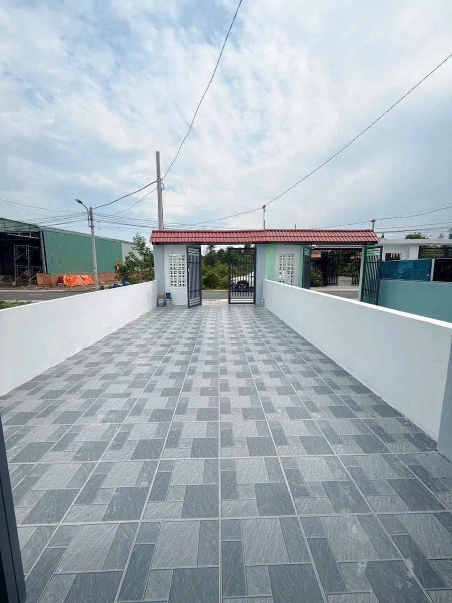 Bán nhà lầu lửng sân vườn 205m² Bến Cát Bình Dương - Ảnh thu nhỏ 2