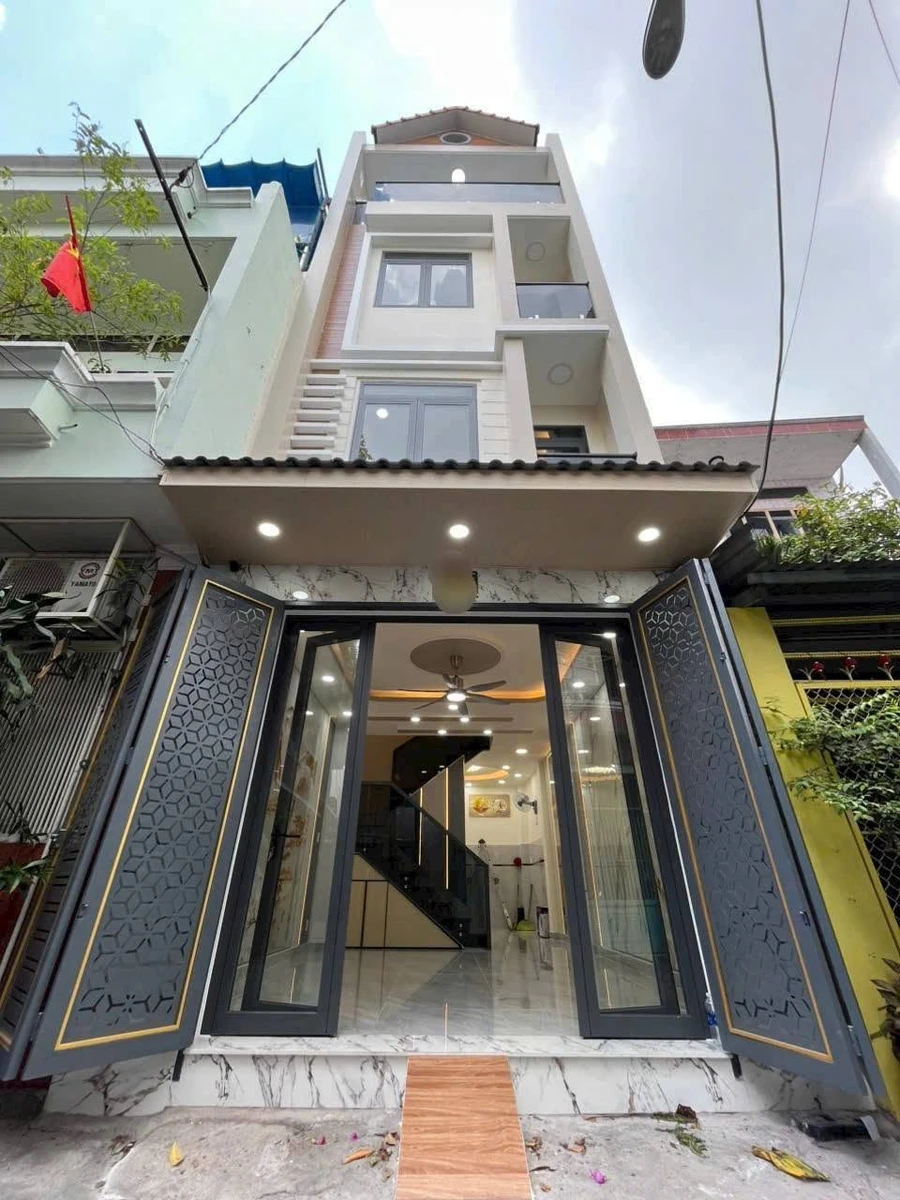 Bán nhà 4 tấm mặt tiền Vĩnh Hội, Quận 4, 136m2 - Ảnh 1