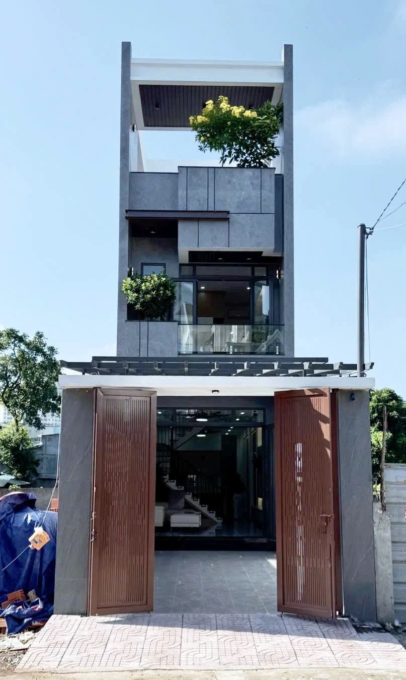 Bán nhà mặt tiền 100m² Dĩ An, gần BigC GO, 6.9 tỷ - Ảnh 1