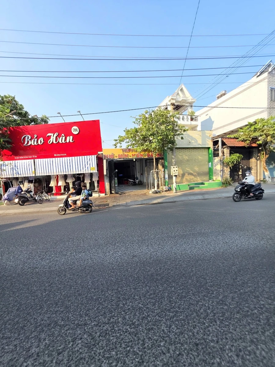 Bán nhà mặt tiền 112,5m² kinh doanh đường Trần Hưng Đạo Dĩ An 7,9 tỷ - Ảnh 1